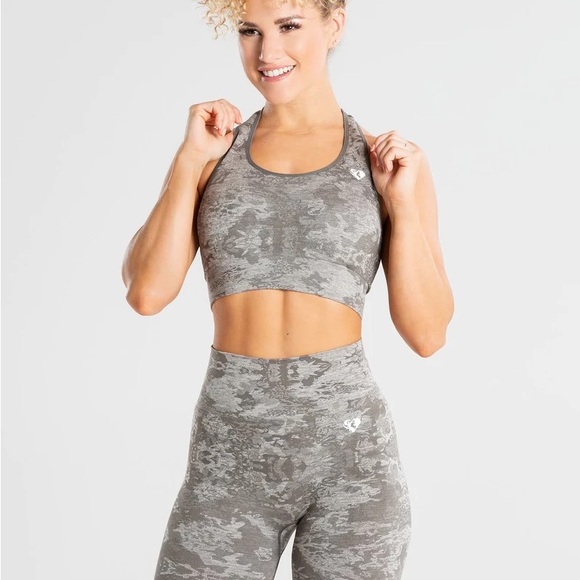 Women’s Best Camp Seamless Leggings and Sports Bra SET - Picture 1 of 3